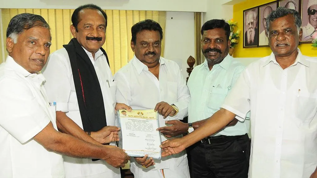  Team B together for direction to bring down DMK! -Rajni, Kamal, Seeman, Owaisi in suspicious controversy!